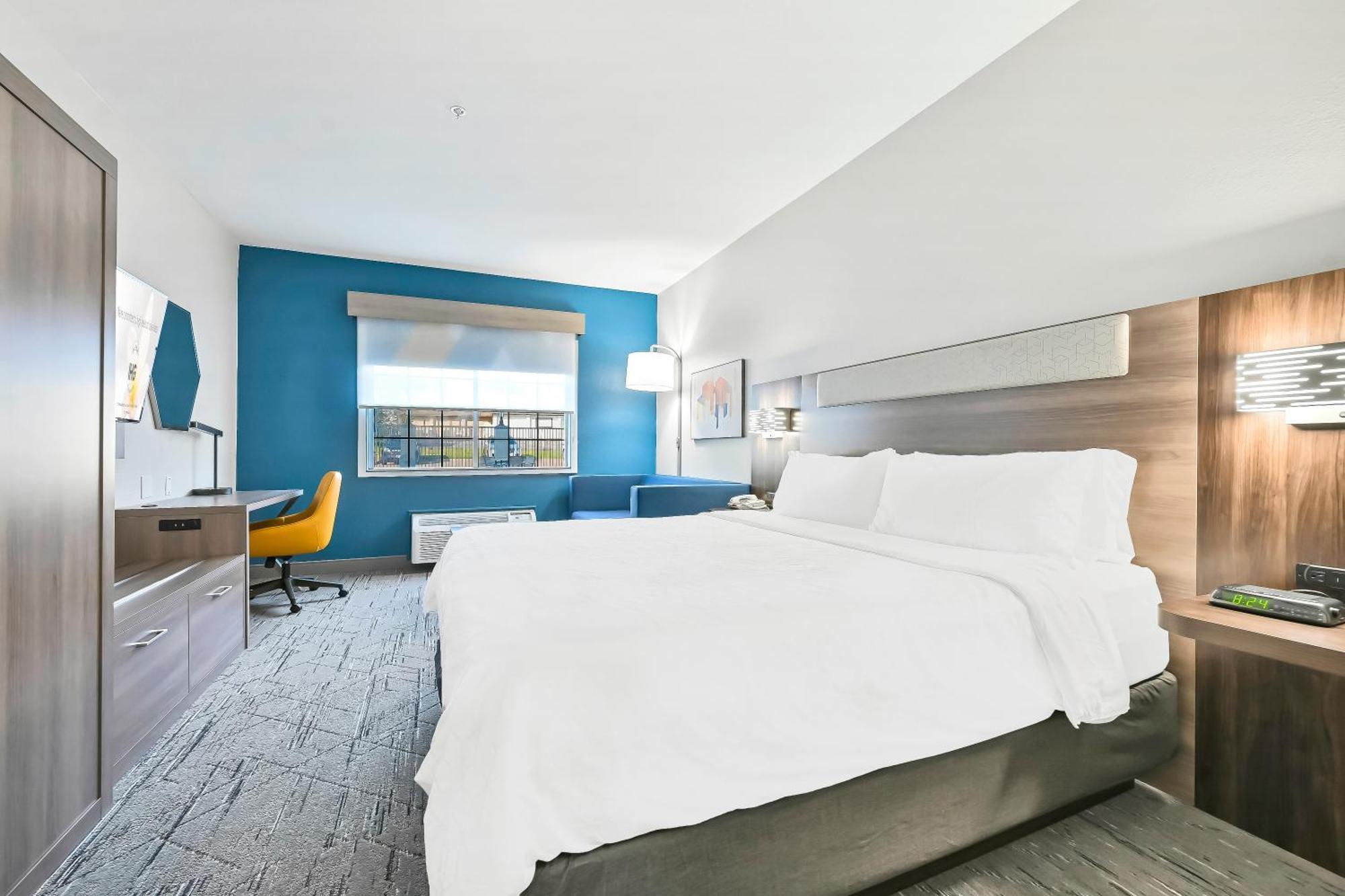 King Room with Sofa Bed