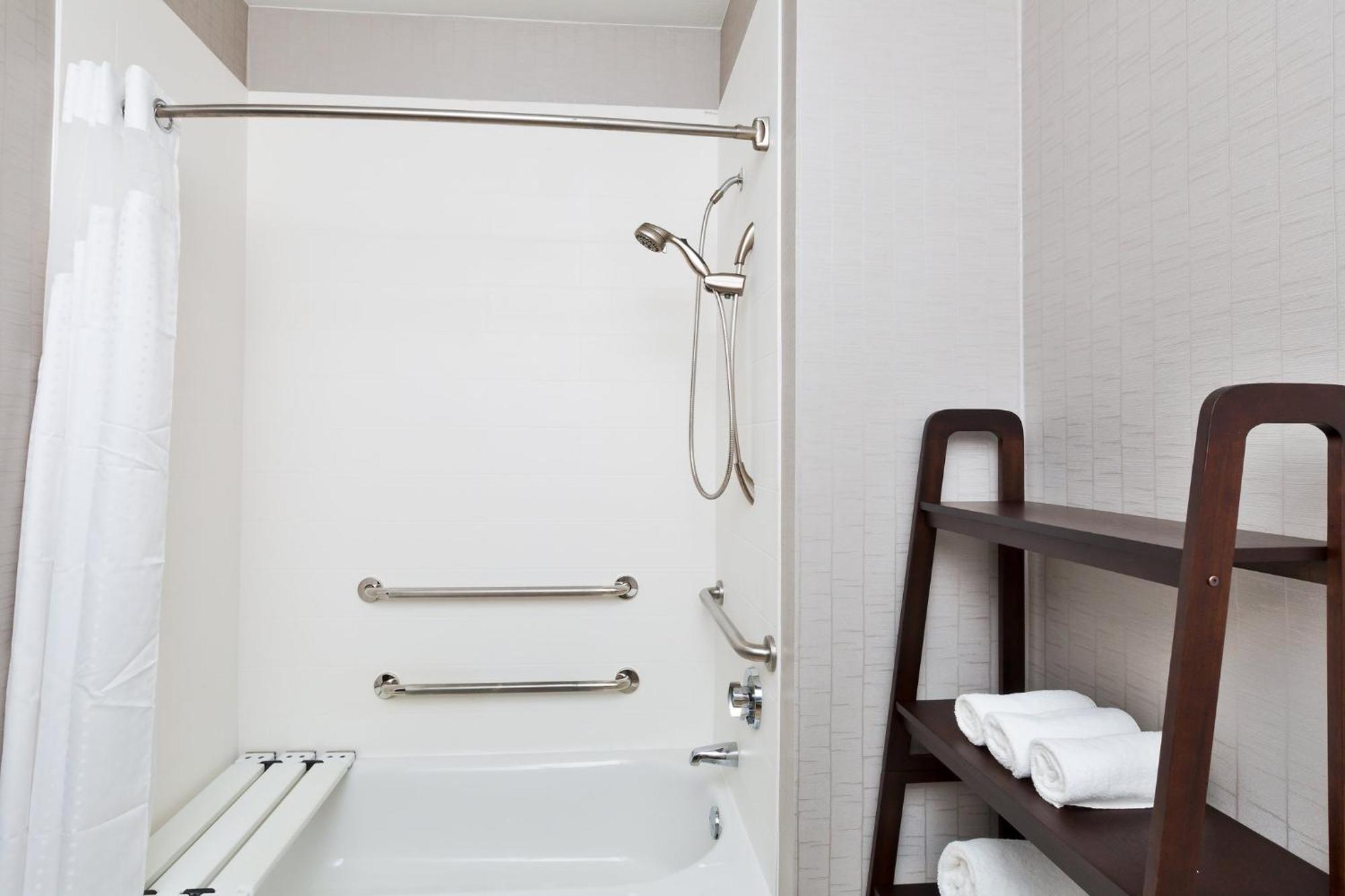 Standard King Room with Mobility Accessible Tub
